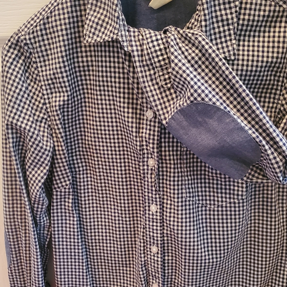 Timeless button down - Picture 3 of 3